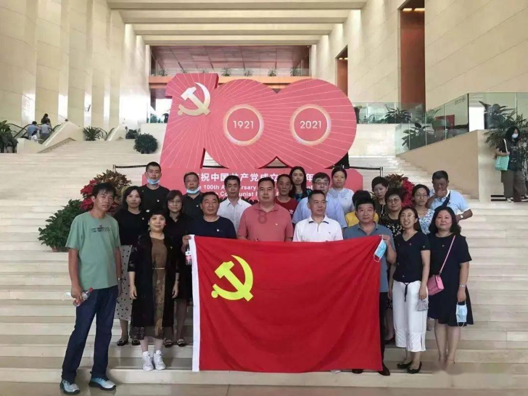 智慧问答网-解答问题,瞬间回答,提供如何锻炼自己的肩部肌群才能更加有型呢?服务